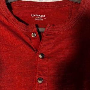Untuckit Shirt Mens Large Henley Red Polyester Cotton Red Tee EUC